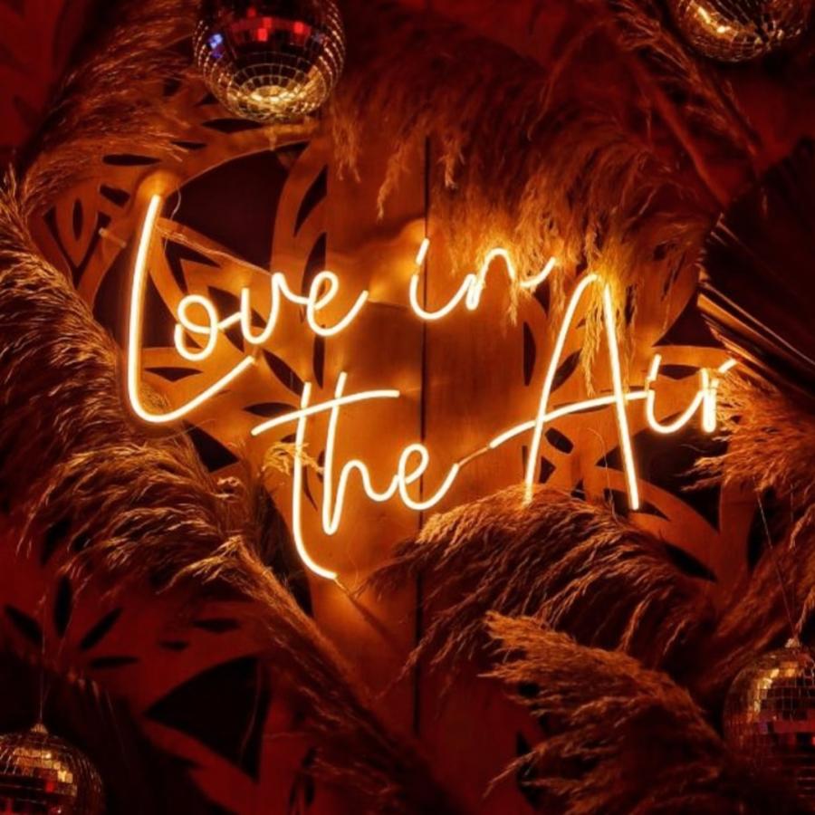 Love in The Air en Neón Flex